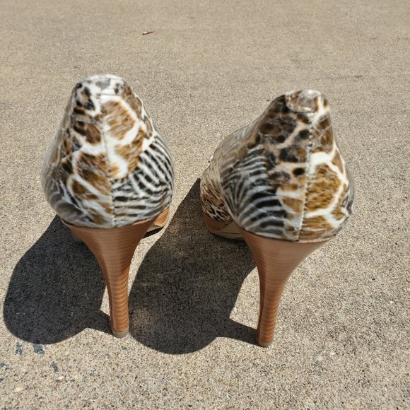 Nine west pumps,  size 7.  leopard pattern - Picture 3 of 7